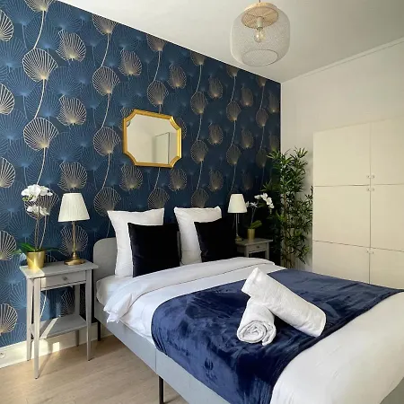 Luxury 5 Bedrooms ,3 Bathrooms - Opera Daire *